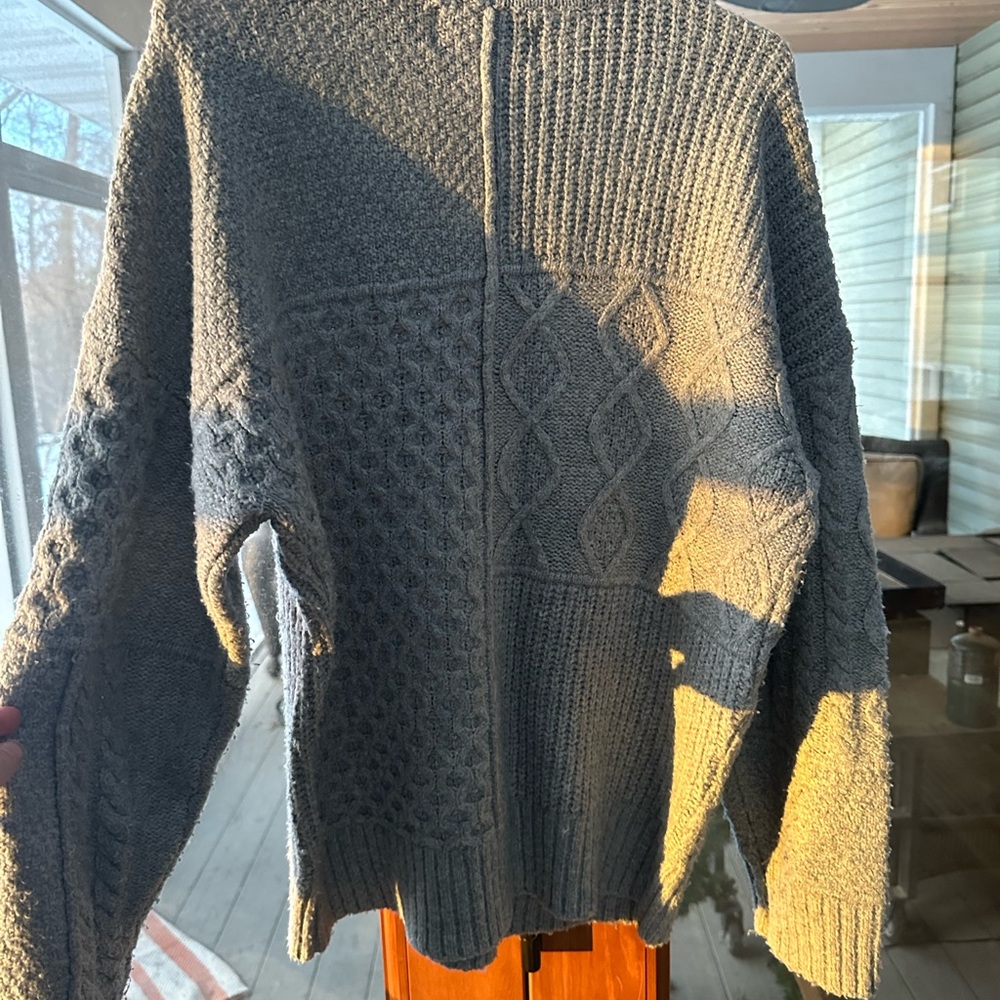 American Eagle Outfitters Textured Gray Crewneck Sweater - Picture 2 of 3